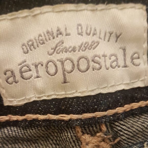 Women's Denim Capris - Picture 3 of 4